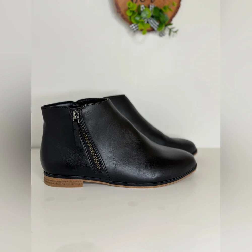 Black Ankle Boots/size 5/ big girl